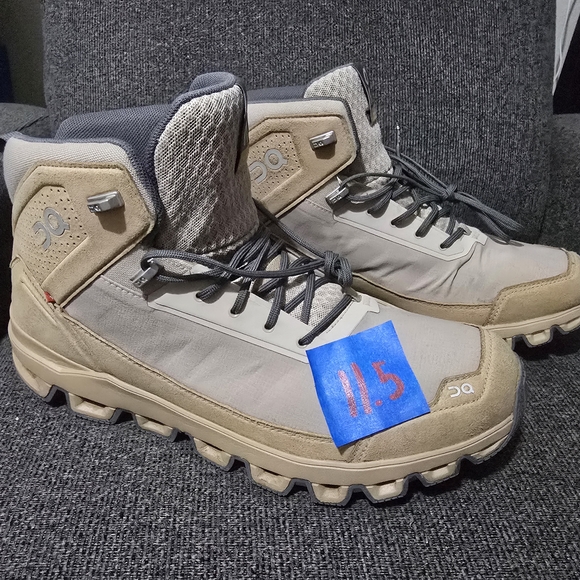 On Running Men's Beige and Gray Boots - Picture 1 of 3
